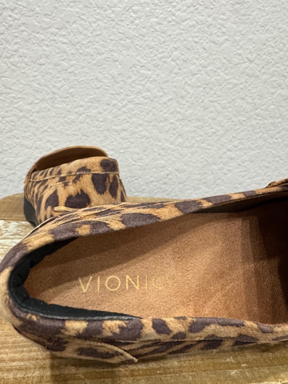 Vionic Cleo Leopard Suede Loafers Size 8 NEW - Picture 6 of 7